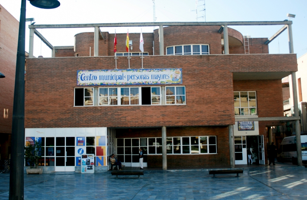 El Centro Municipal de Personas Mayores de la Balsa Vieja se queda sin servicio de bar